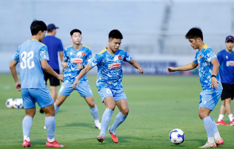 U22 Việt Nam tích cực tập luyện chuẩn bị cho SEA Games 33. (Nguồn: VFF)
