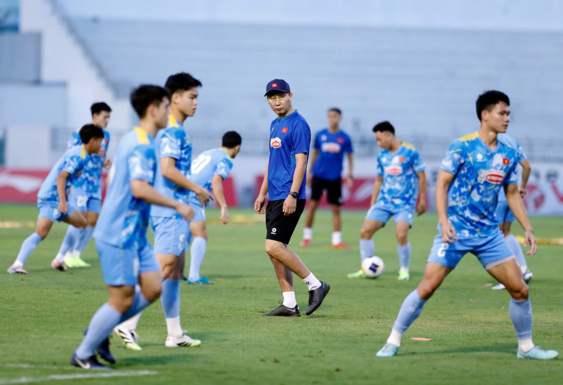 HLV Kim Sang-sik khó khăn để đưa ra quyết định về nhân sự. (Nguồn: VFF)
