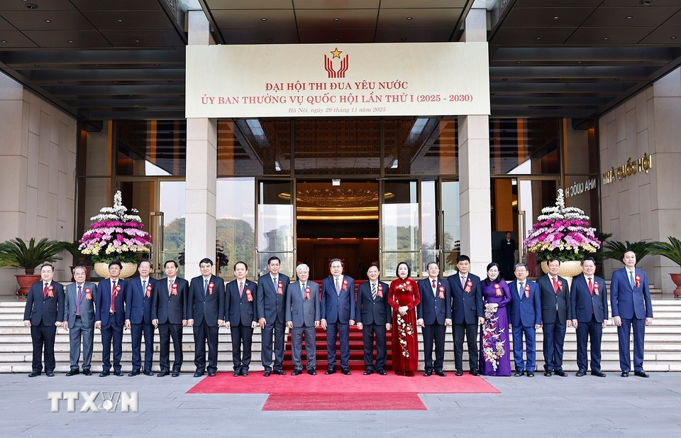 Chủ tịch Quốc hội Trần Thanh Mẫn và đại biểu dự Đại hội thi đua yêu nước lần thứ nhất (2025-2030) của Ủy ban Thường vụ Quốc hội. (Ảnh: Doãn Tấn/TTXVN)