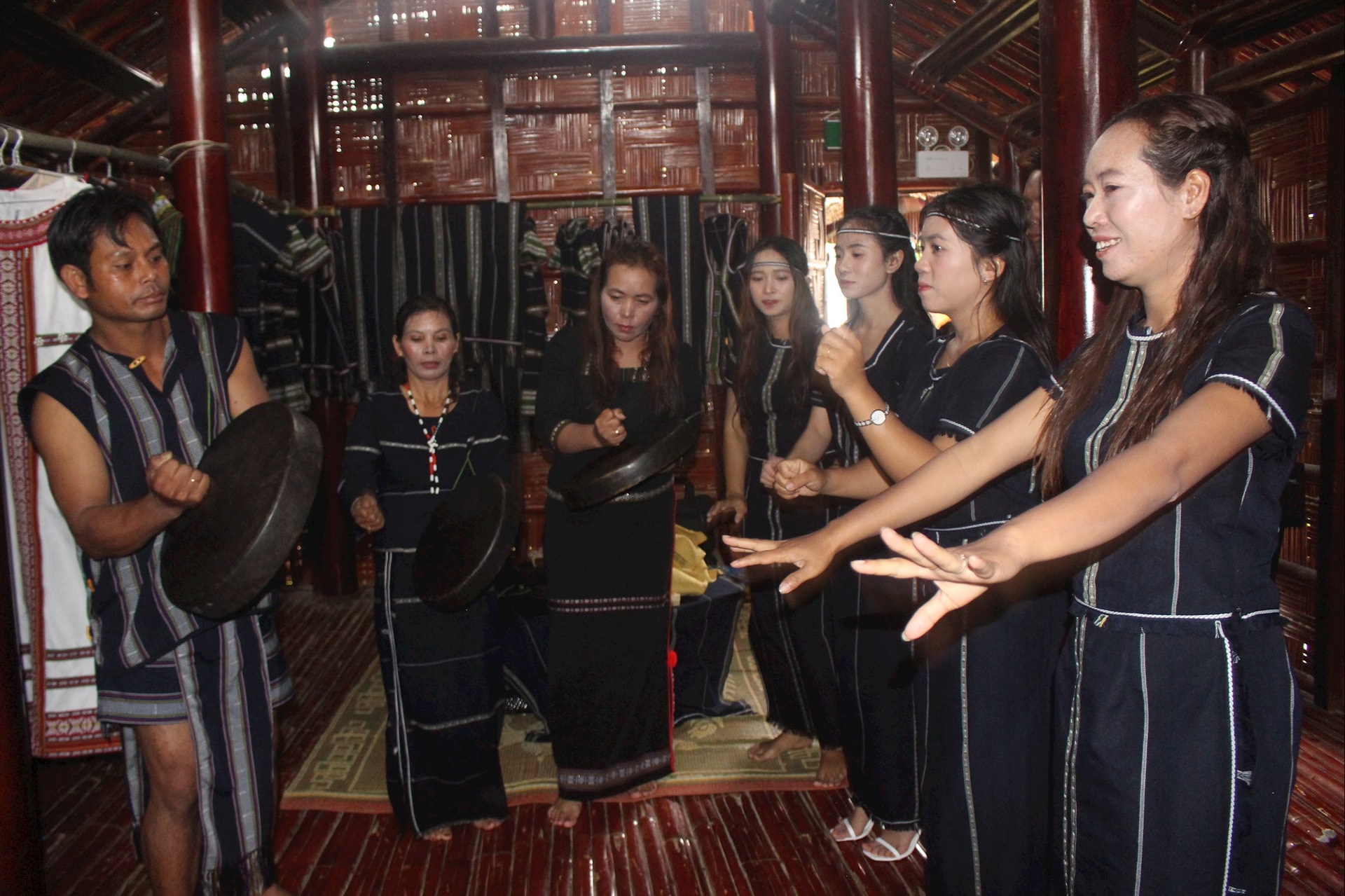 Dự &aacute;n 6 tạo ra kh&ocirc;ng gian sống thật, nơi người d&acirc;n vừa g&igrave;n giữ bản sắc văn h&oacute;a, vừa l&agrave;m du lịch.