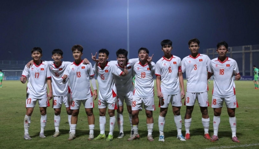 Cổ động viên Malaysia theo dõi sát sao màn trình diễn của U17 Việt Nam
