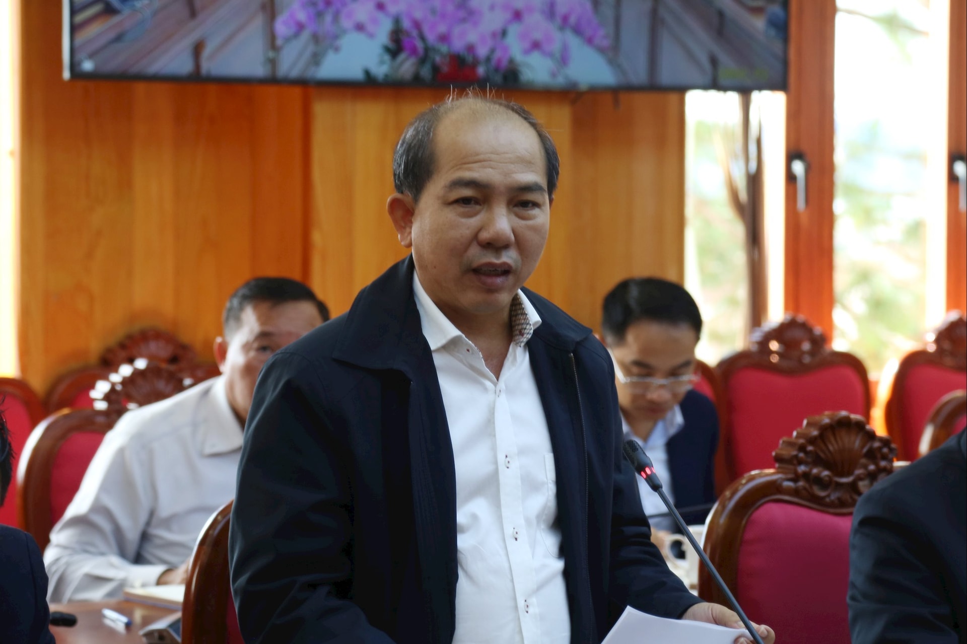 建設局長のレ・ゴック・ティエン氏は、いくつかの住宅設計モデルについて説明しました。