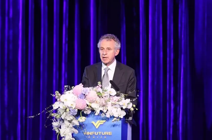Giáo sư Sir Richard Henry Friend, Chủ tịch Hội đồng Giải thưởng VinFuture.