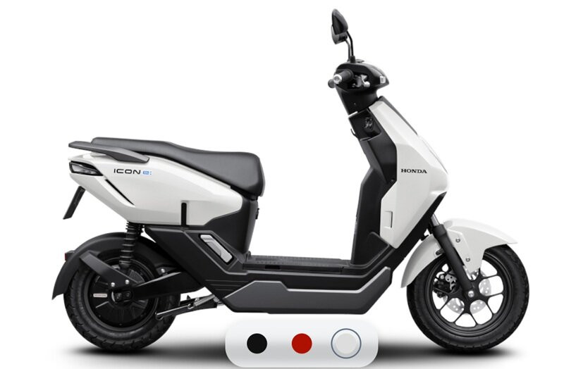 Honda ICON e: phiên bản Cao cấp màu trắng xám thanh lịch.