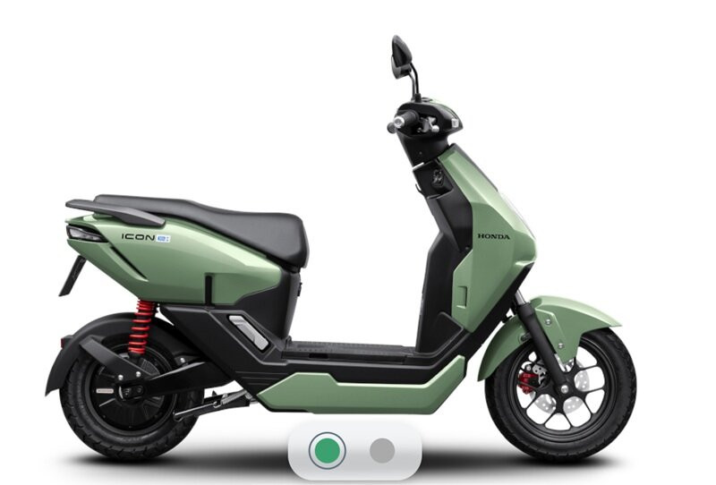 Honda ICON e: phiên bản Thể thao màu xanh cá tính.