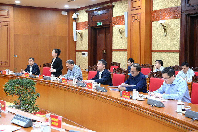 Các đại biểu dự buổi làm việc. (Ảnh: Đăng Khoa) a4-bnd-9860.jpg