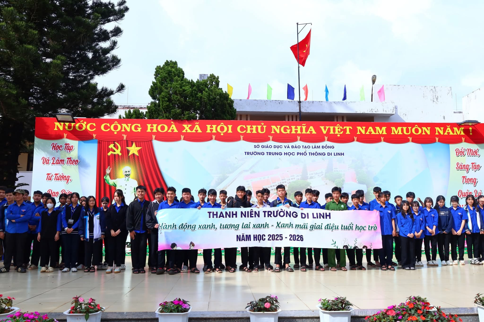 CLB Người gieo mầm xanh thúc đẩy nếp sống xanh và làm đẹp không gian học đường
