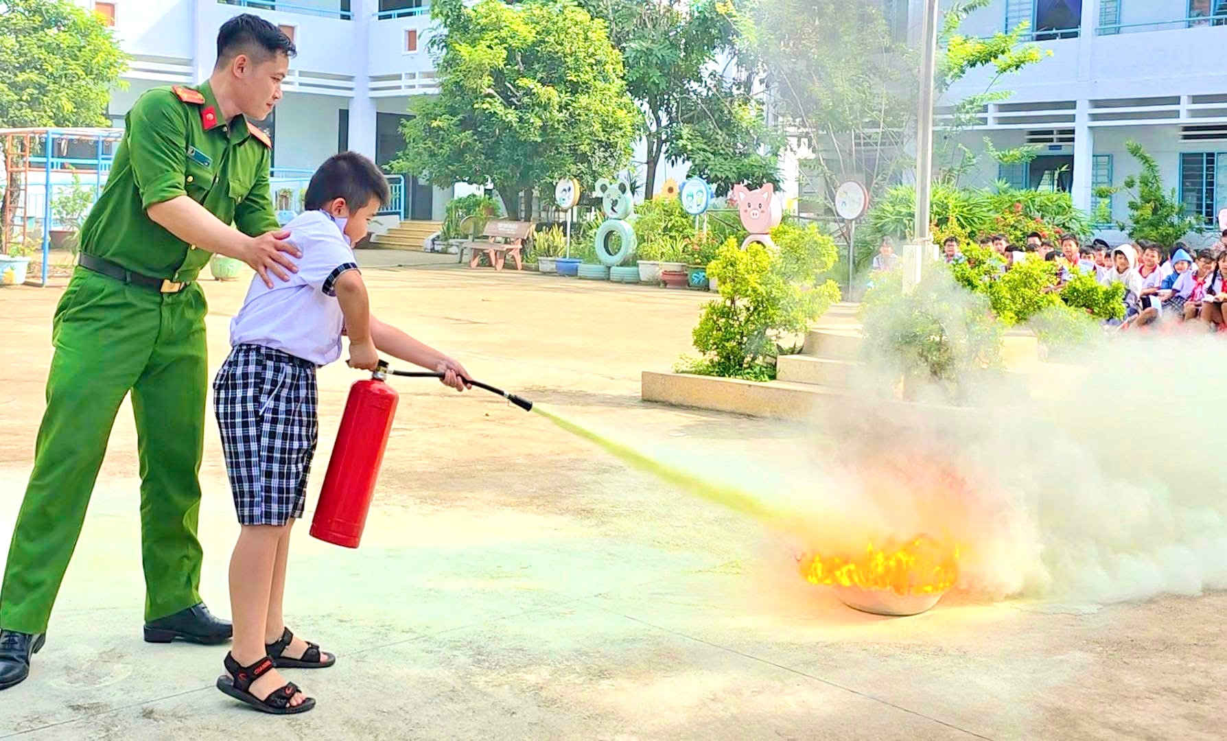Học sinh rèn kỹ năng