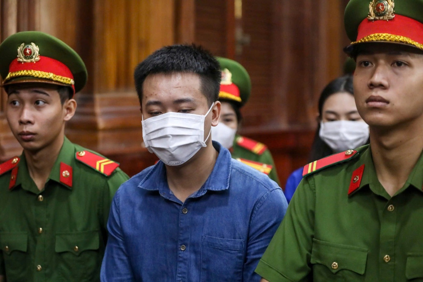 Hoa hậu Nguyễn Thúc Thùy Tiên và các bị cáo trong vụ án kẹo Kera.
