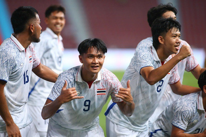 Niềm vui của các cầu thủ chủ nhà U22 Thái Lan. u22-thai-lan-0312-2.jpg