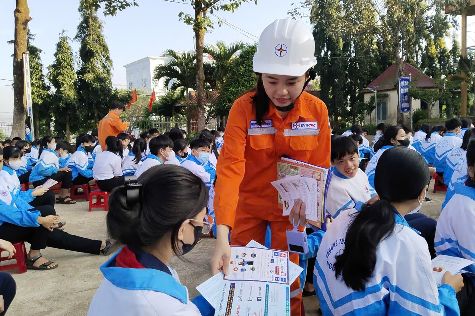 Kvinnliga arbetare vid Lam Dong PC deltar aktivt i propagandaaktiviteter