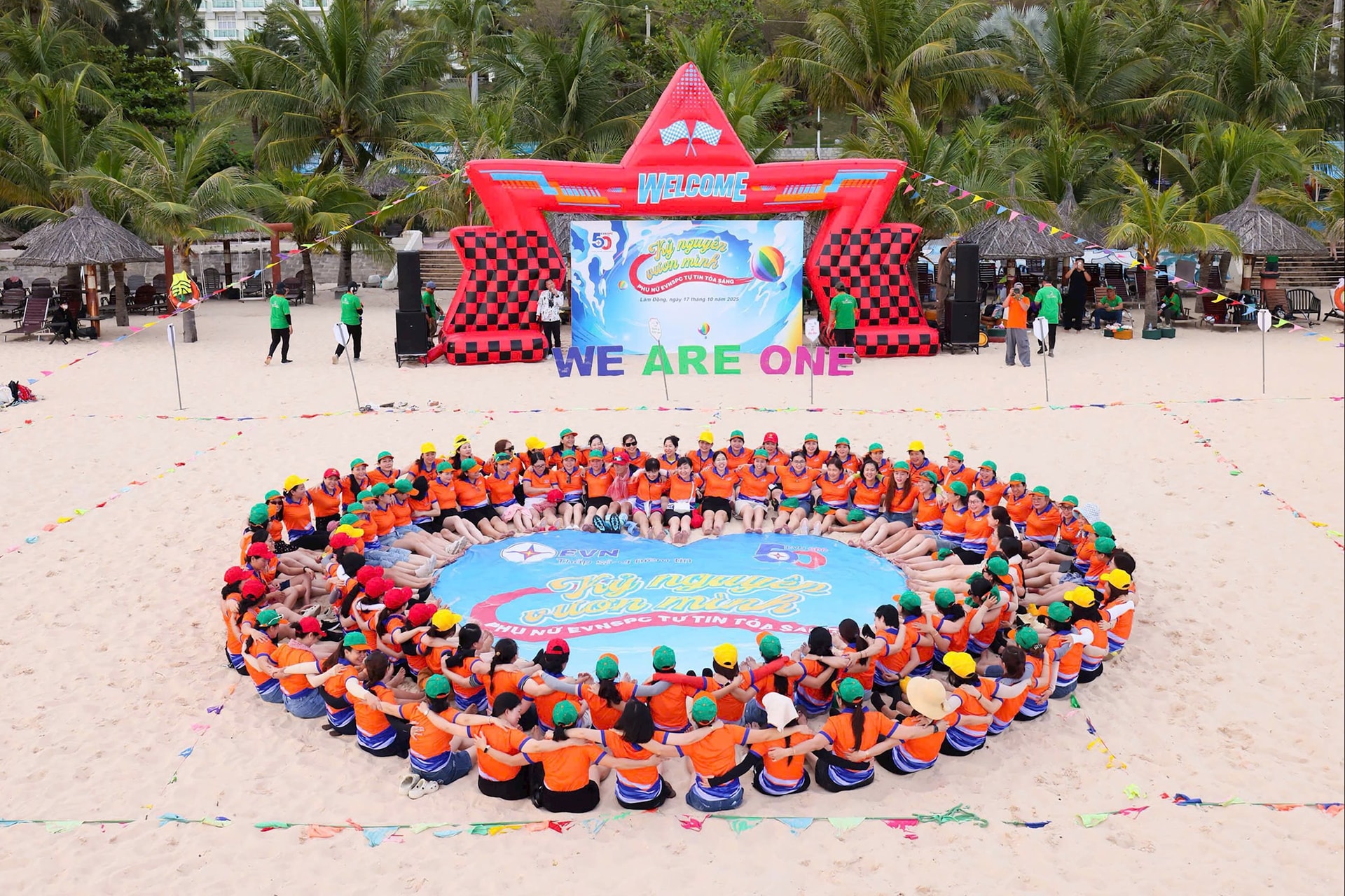 Lam Dong PC bryr sig om och organiserar aktiviteter för kvinnorna i enheten.