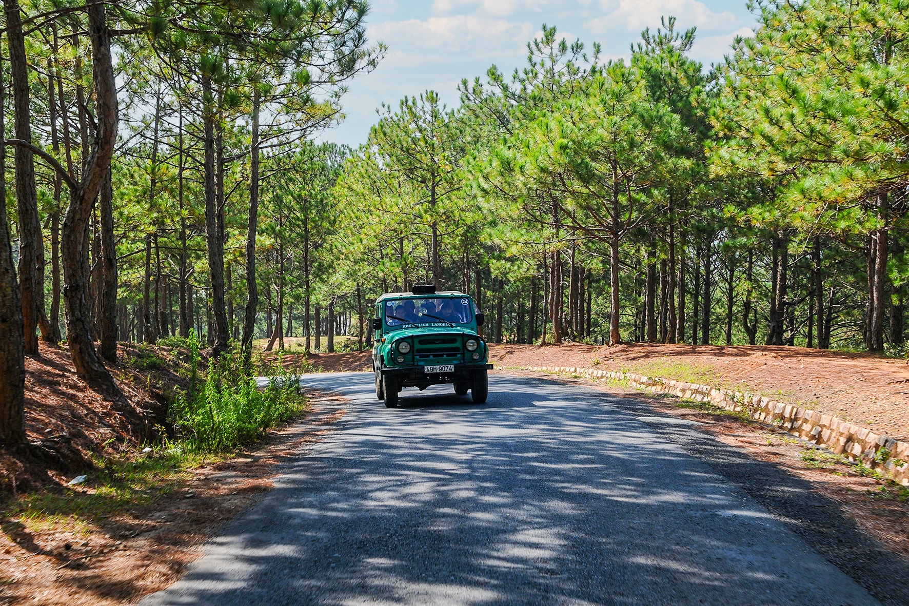 Jalan ke puncak kawasan pelancongan Langbiang (foto oleh N. Lan)