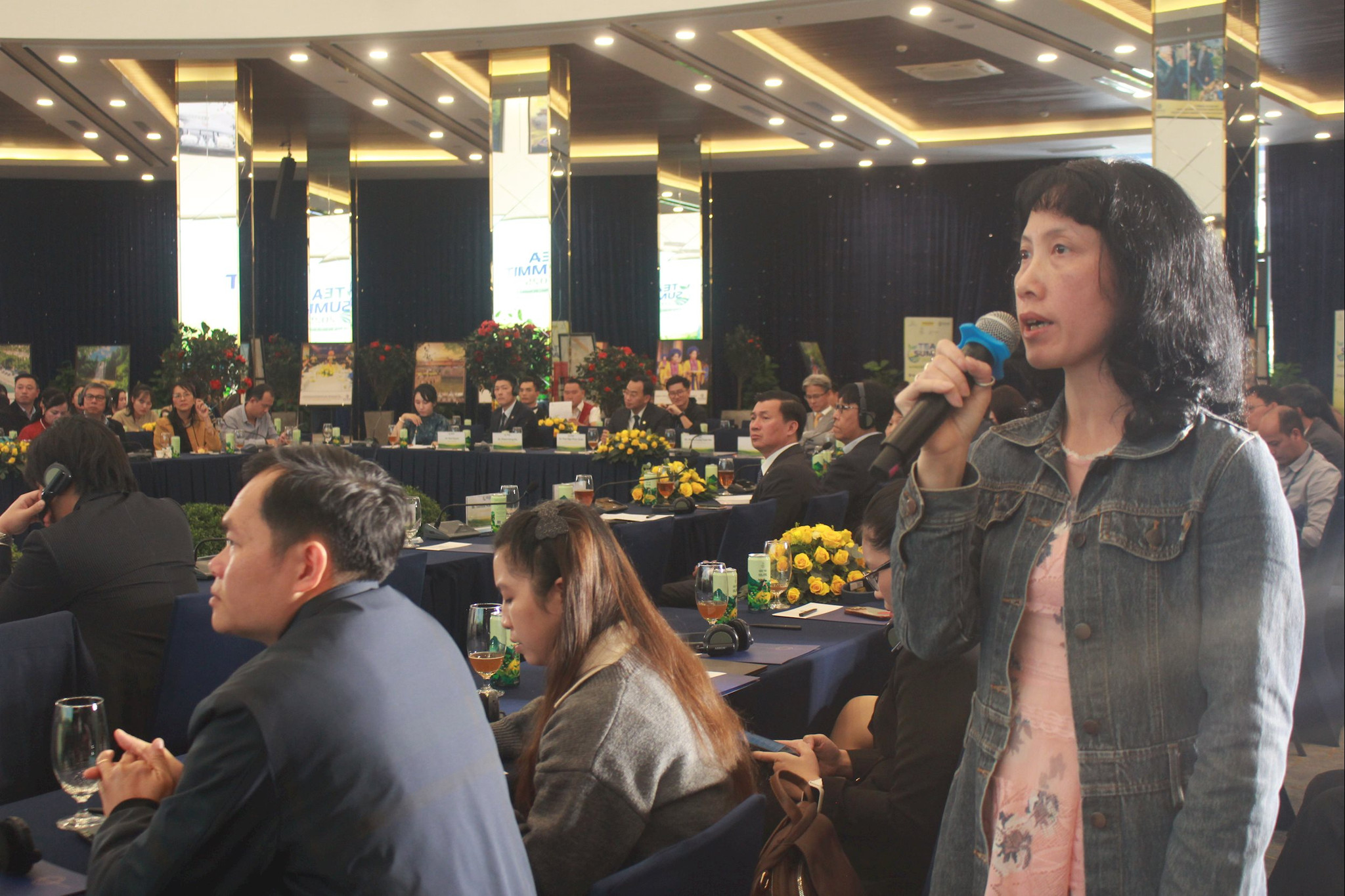 Đại biểu dự diễn đàn trao đổi học giả về trà