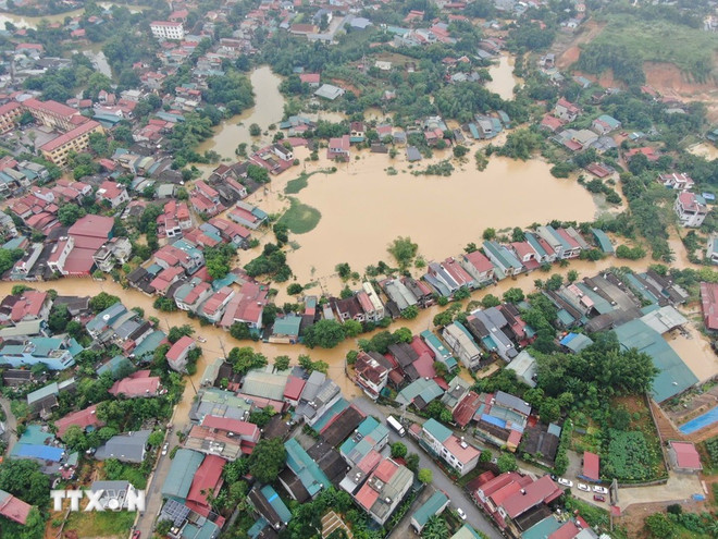 lao-cai-cang-minh-ngap-lut-30-1.jpg