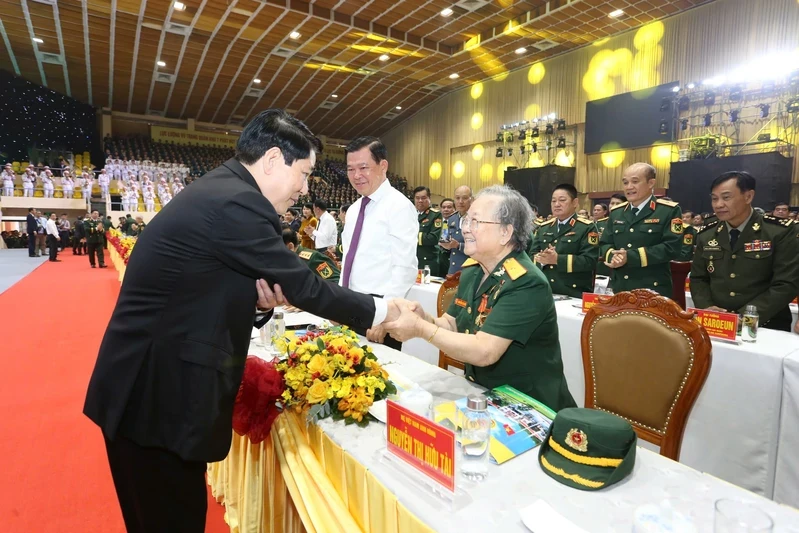 Chủ tịch nước Lương Cường thăm hỏi sức khỏe Mẹ Việt Nam Anh hùng.