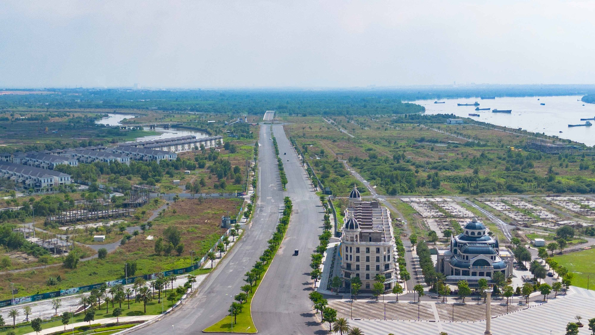 Cầu Vàm Cái Sứt đã hoàn thành nhưng chưa có đường kết nối đồng bộ.