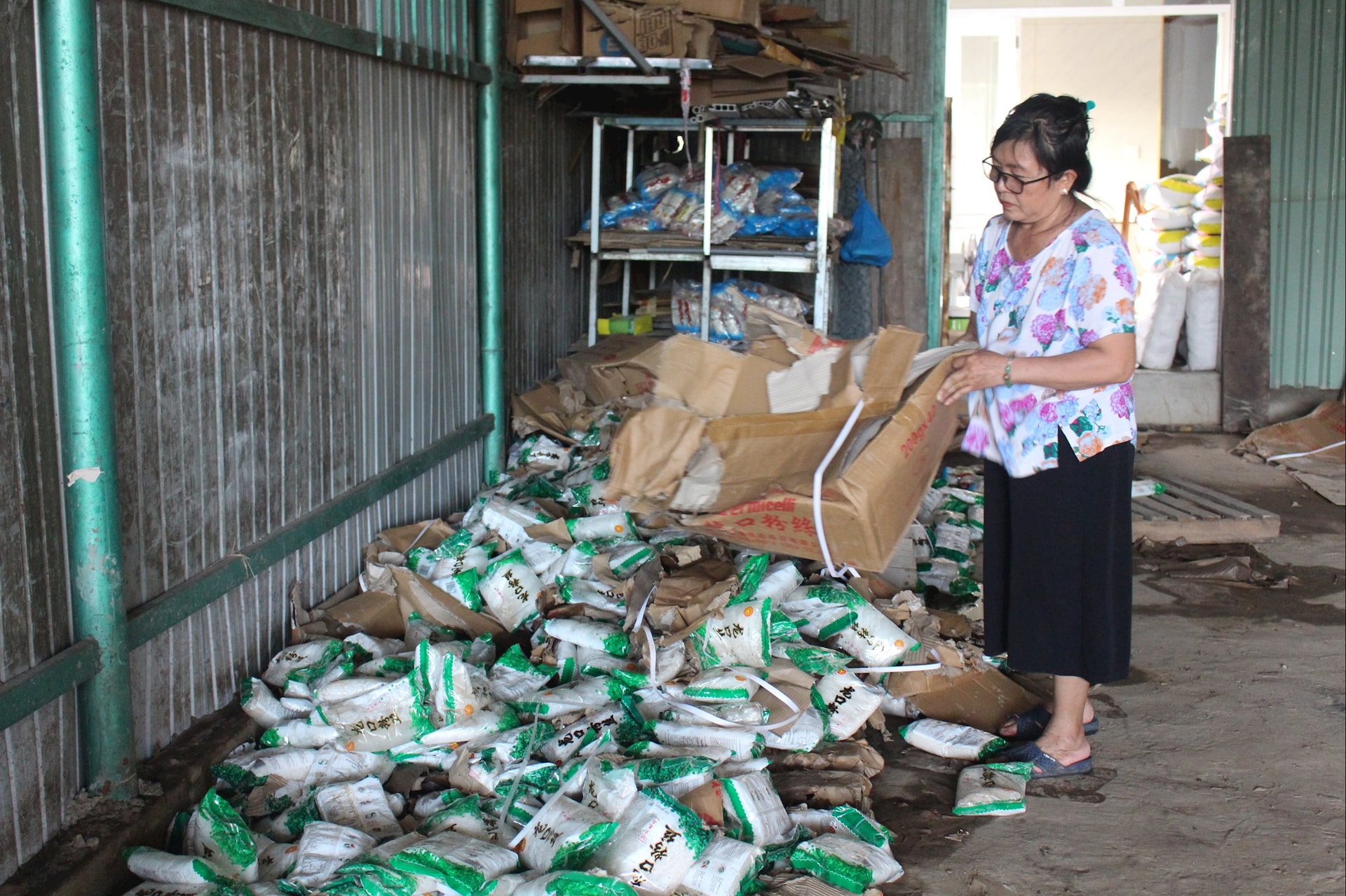 Bín ngậm nước nhão ra