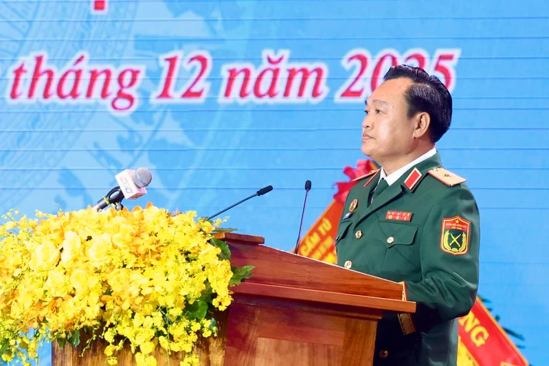 Thiếu tướng Trần Vinh Ngọc, Bí thư Đảng ủy, Chính ủy Quân khu 7 trình bày diễn văn Lễ kỷ niệm.