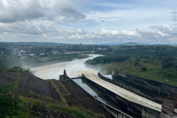 Regulating discharge through spillway No. 02 of Dai Ninh hydropower reservoir. Photo: Document