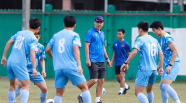 HLV Kim Sang-sik sẵn sàng cho lần đụng độ Malaysia.