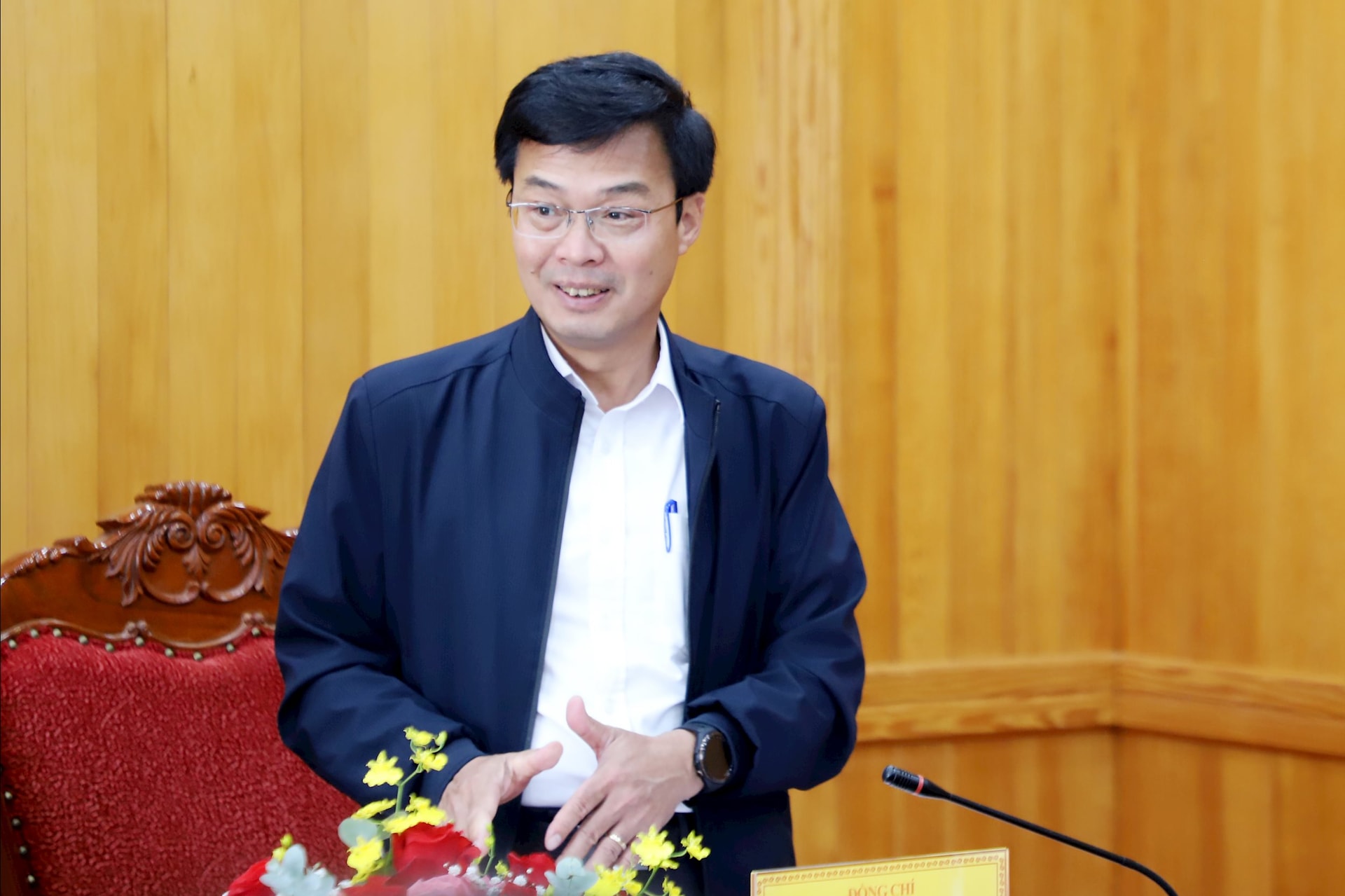 İl Parti Komitesi üyesi ve İl Halk Komitesi Başkan Yardımcısı Dinh Van Tuan, sağlık sektöründen yerel yönetimlerle koordinasyon sağlayarak bu alana yatırım çekmek için arazi kaynaklarını gözden geçirmesini istedi.