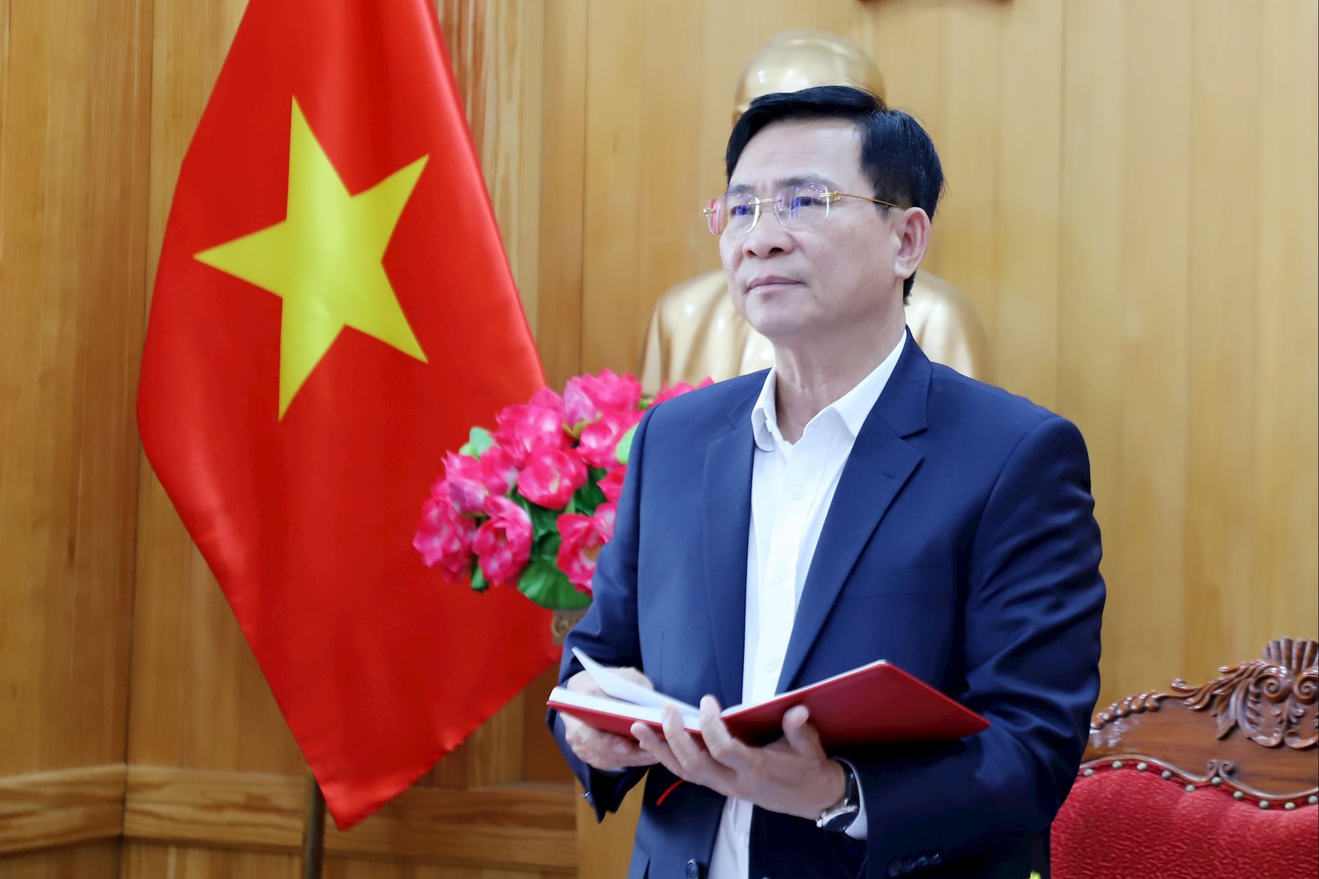 Başbakan Yardımcısı Ho Van Muoi, 124 adet köy, mahalle ve özel bölge sağlık istasyonunun kurulmasına yönelik gerekli tüm prosedürlerin 1 Ocak 2026 tarihinden önce tamamlanmasını istedi.