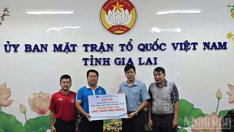 Ủng hộ hơn 450 triệu đồng hỗ trợ đồng bào bị thiệt hại do bão lũ
