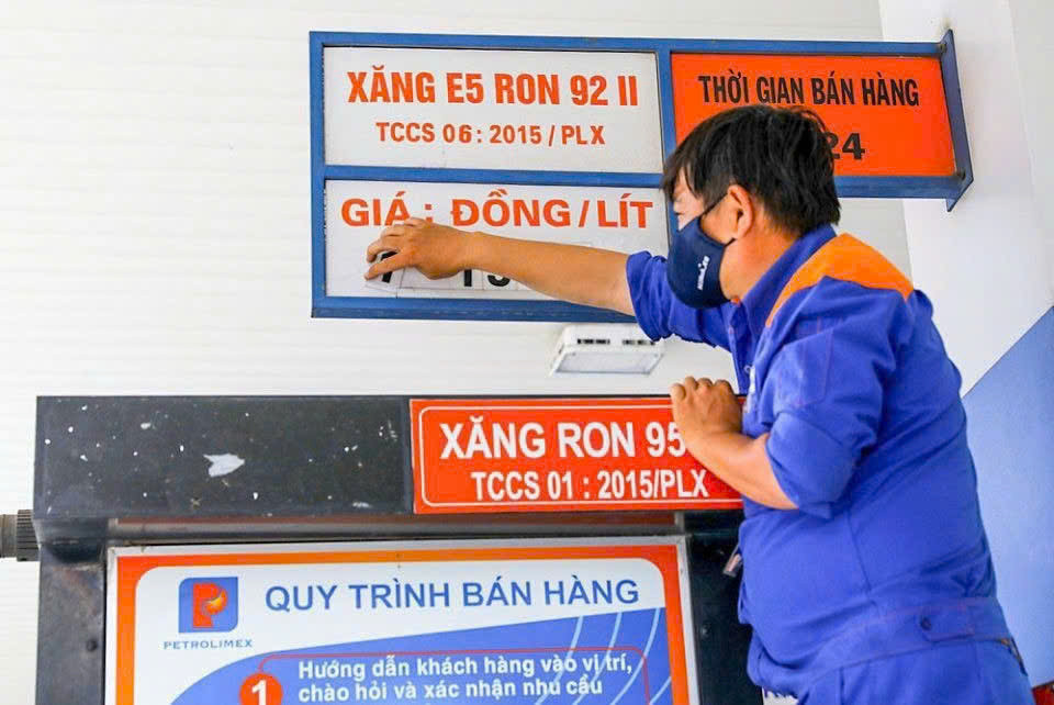 Giá xăng dầu hôm nay 12/12 Giá xăng dầu trong nước đồng loạt giảm