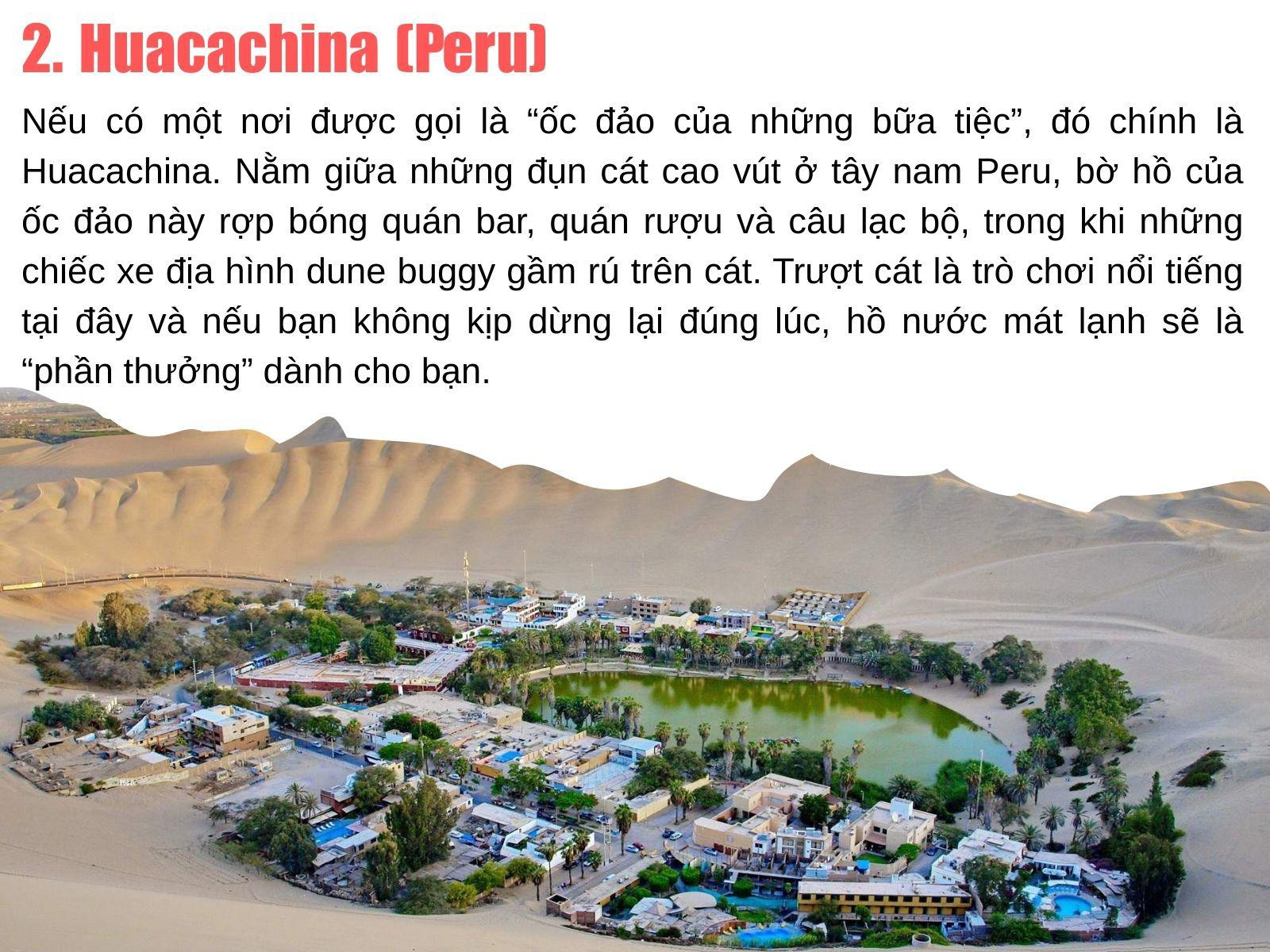 Một dòng suối nhỏ chảy qua khe núi đá với những cây cọ xanh tươi tại ốc đảo Chebika, Tunisia.