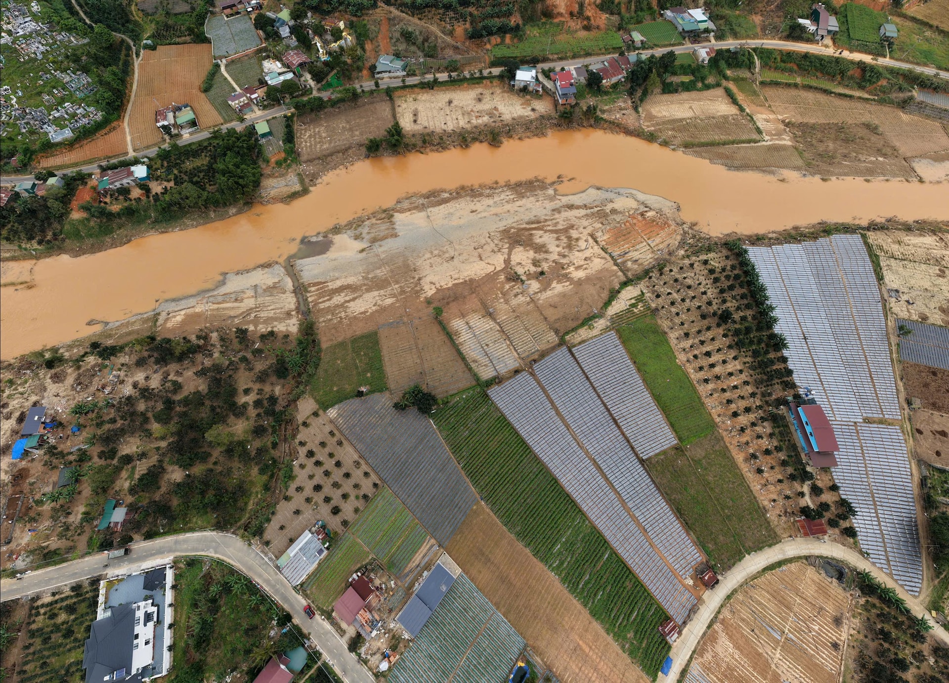 Zona de cultivare a legumelor din comuna Don Duong, provincia Lam Dong, își revine după inundațiile istorice.