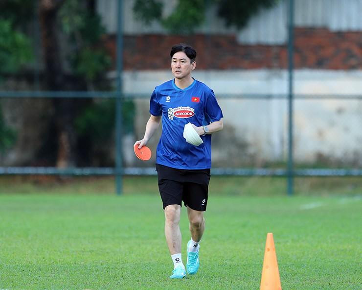 Trợ lý Lee Jung Soo sẽ không được làm nhiệm vụ ở trận bán kết SEA Games 33 (Ảnh: 24h)
