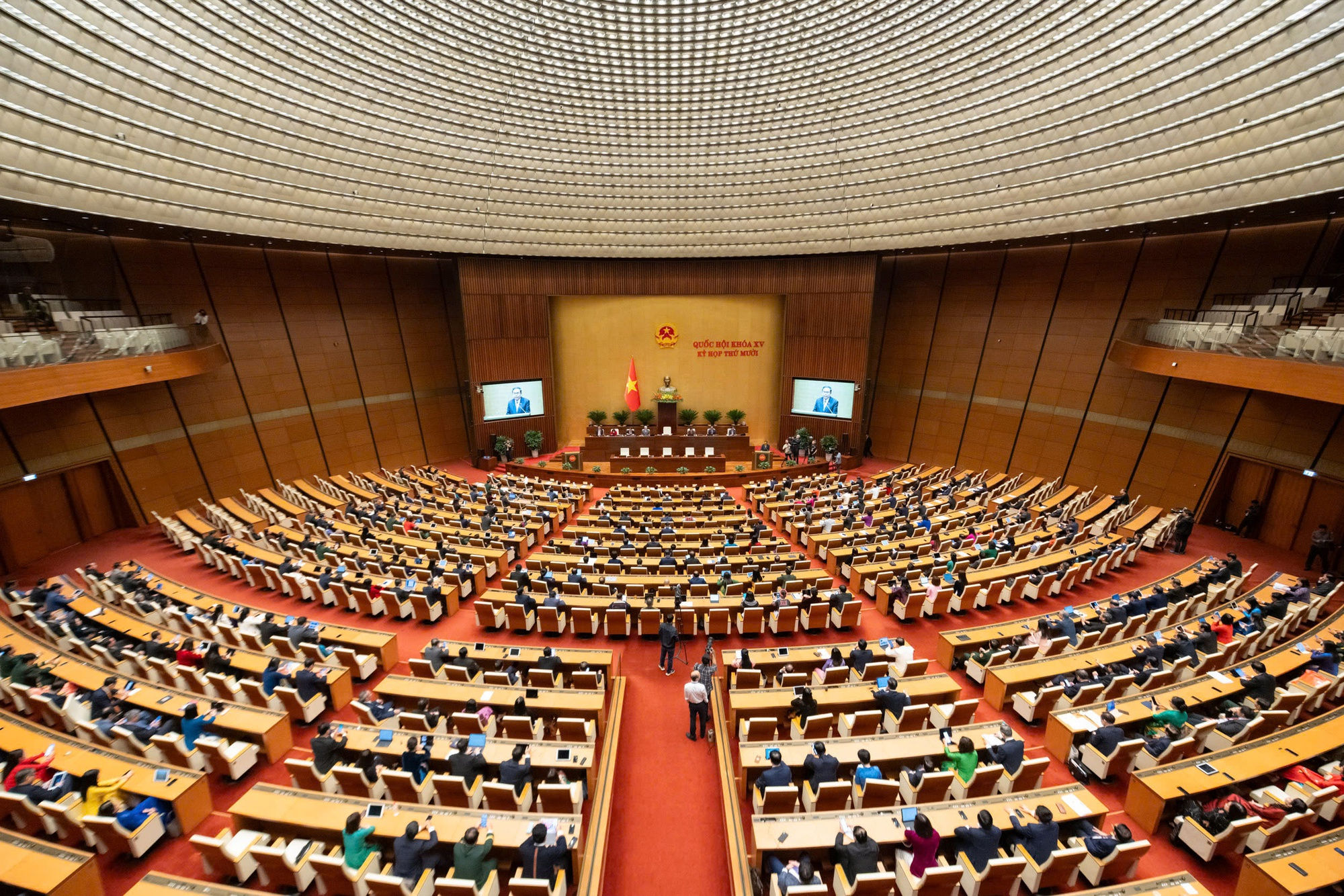 Quốc hội quyết nghị về phụ cấp, tiền lương, lương hưu, trợ cấp cùng nhiều vấn đề quốc kế, dân sinh- Ảnh 1.