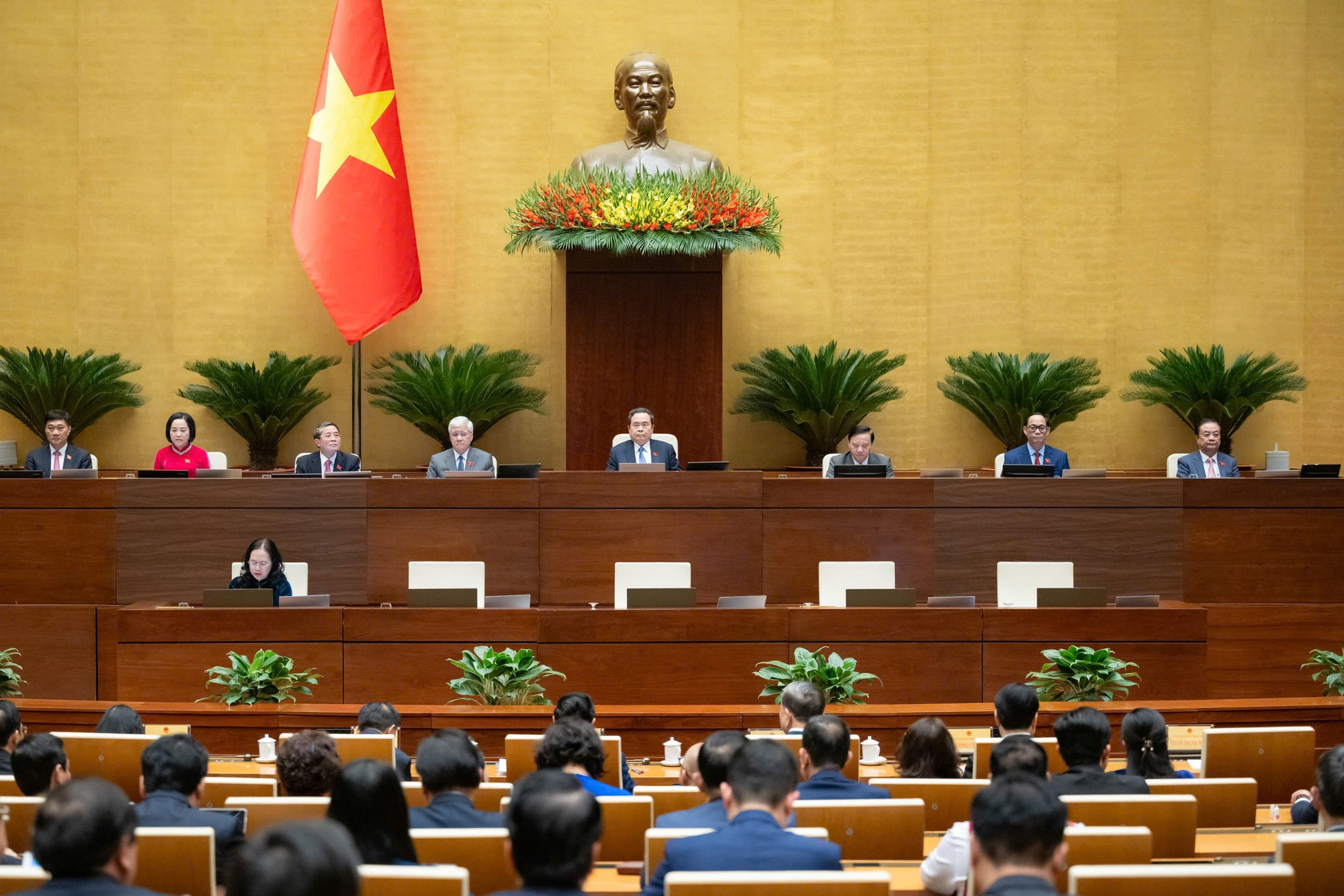 Quốc hội quyết nghị về phụ cấp, tiền lương, lương hưu, trợ cấp cùng nhiều vấn đề quốc kế, dân sinh- Ảnh 16.