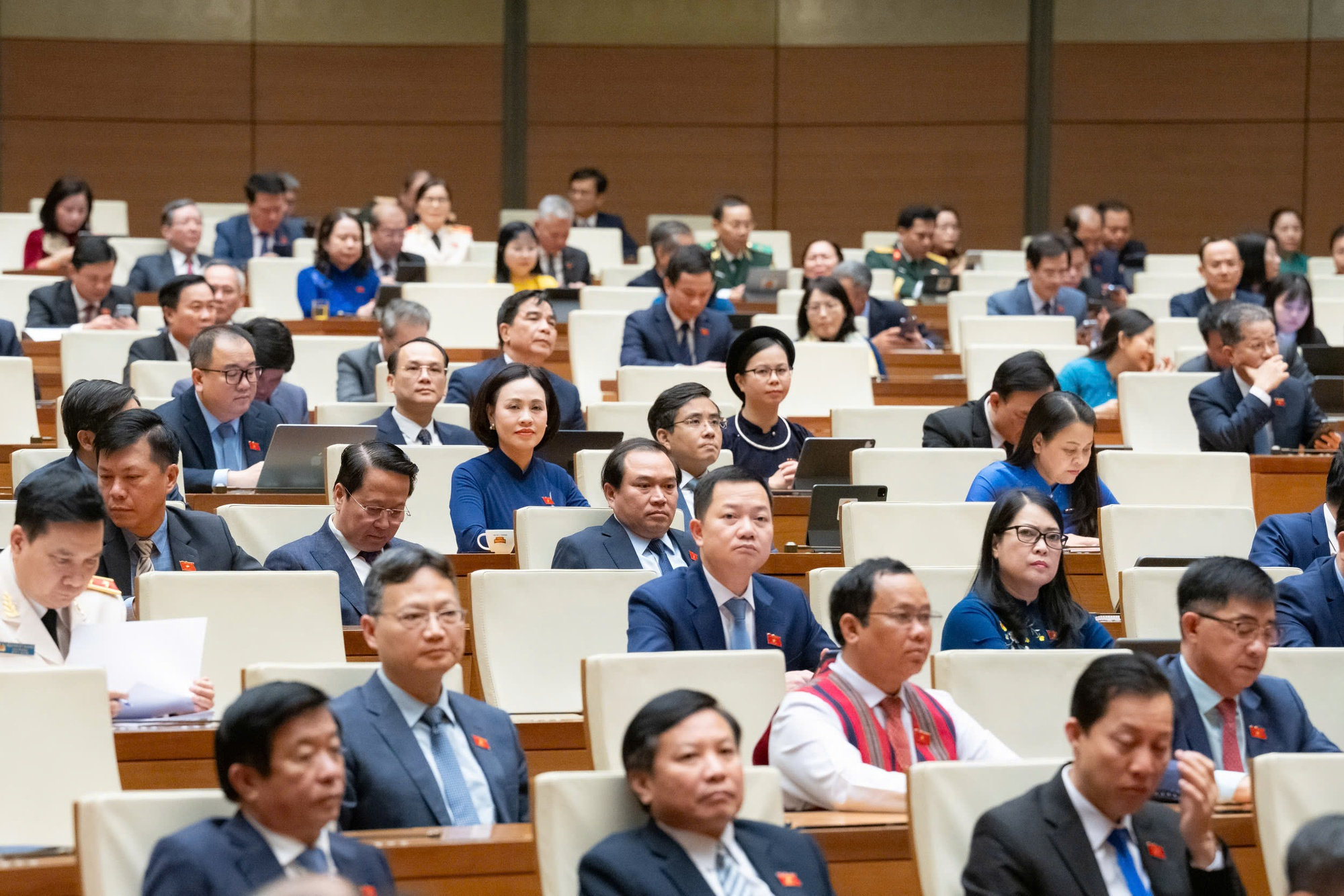 Quốc hội quyết nghị về phụ cấp, tiền lương, lương hưu, trợ cấp cùng nhiều vấn đề quốc kế, dân sinh- Ảnh 11.