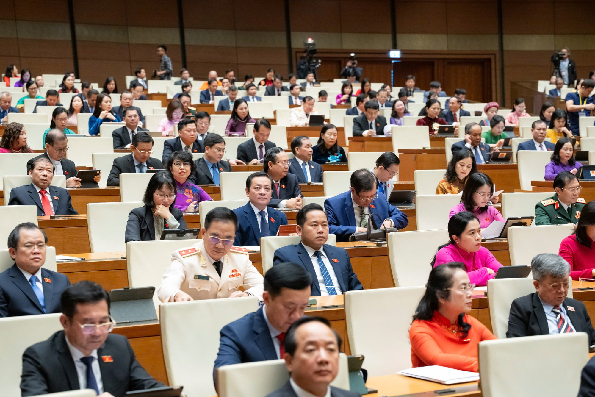 Quốc hội quyết nghị về phụ cấp, tiền lương, lương hưu, trợ cấp cùng nhiều vấn đề quốc kế, dân sinh- Ảnh 12.