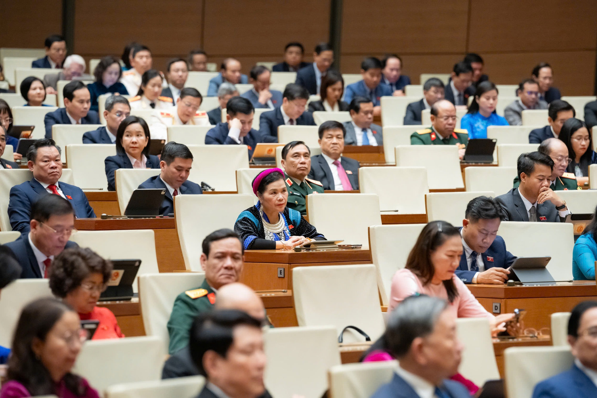 Quốc hội quyết nghị về phụ cấp, tiền lương, lương hưu, trợ cấp cùng nhiều vấn đề quốc kế, dân sinh- Ảnh 13.