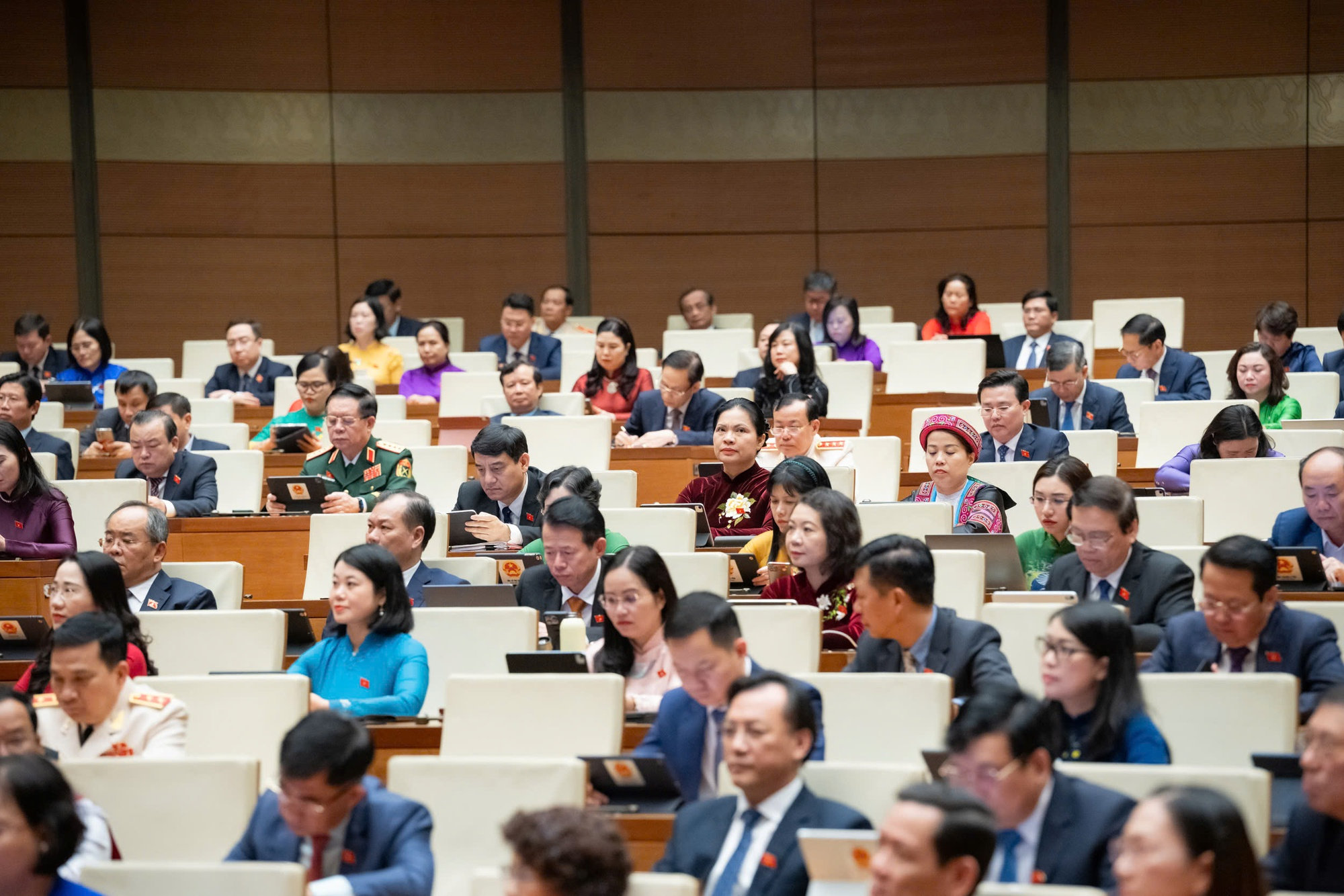 Quốc hội quyết nghị về phụ cấp, tiền lương, lương hưu, trợ cấp cùng nhiều vấn đề quốc kế, dân sinh- Ảnh 15.