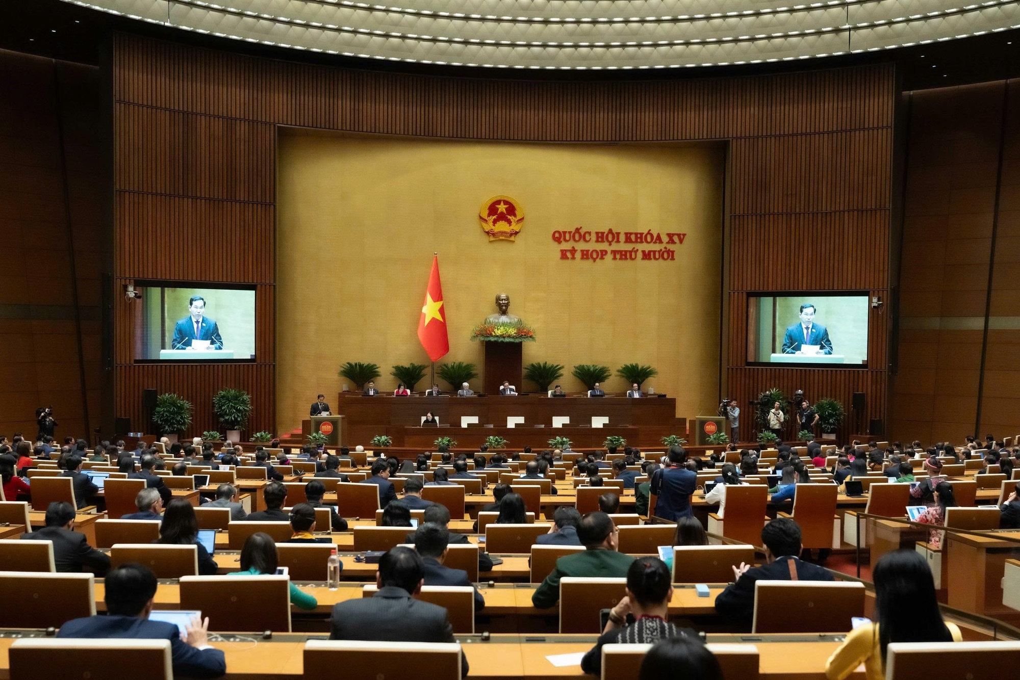 Quốc hội quyết nghị về phụ cấp, tiền lương, lương hưu, trợ cấp cùng nhiều vấn đề quốc kế, dân sinh- Ảnh 6.
