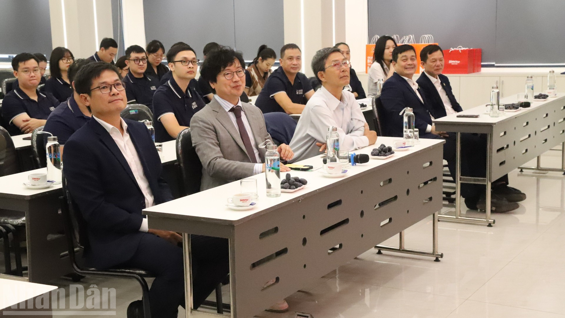 Các đại biểu dự buổi giao lưu. ndo_bl_img-9091-2412.jpg