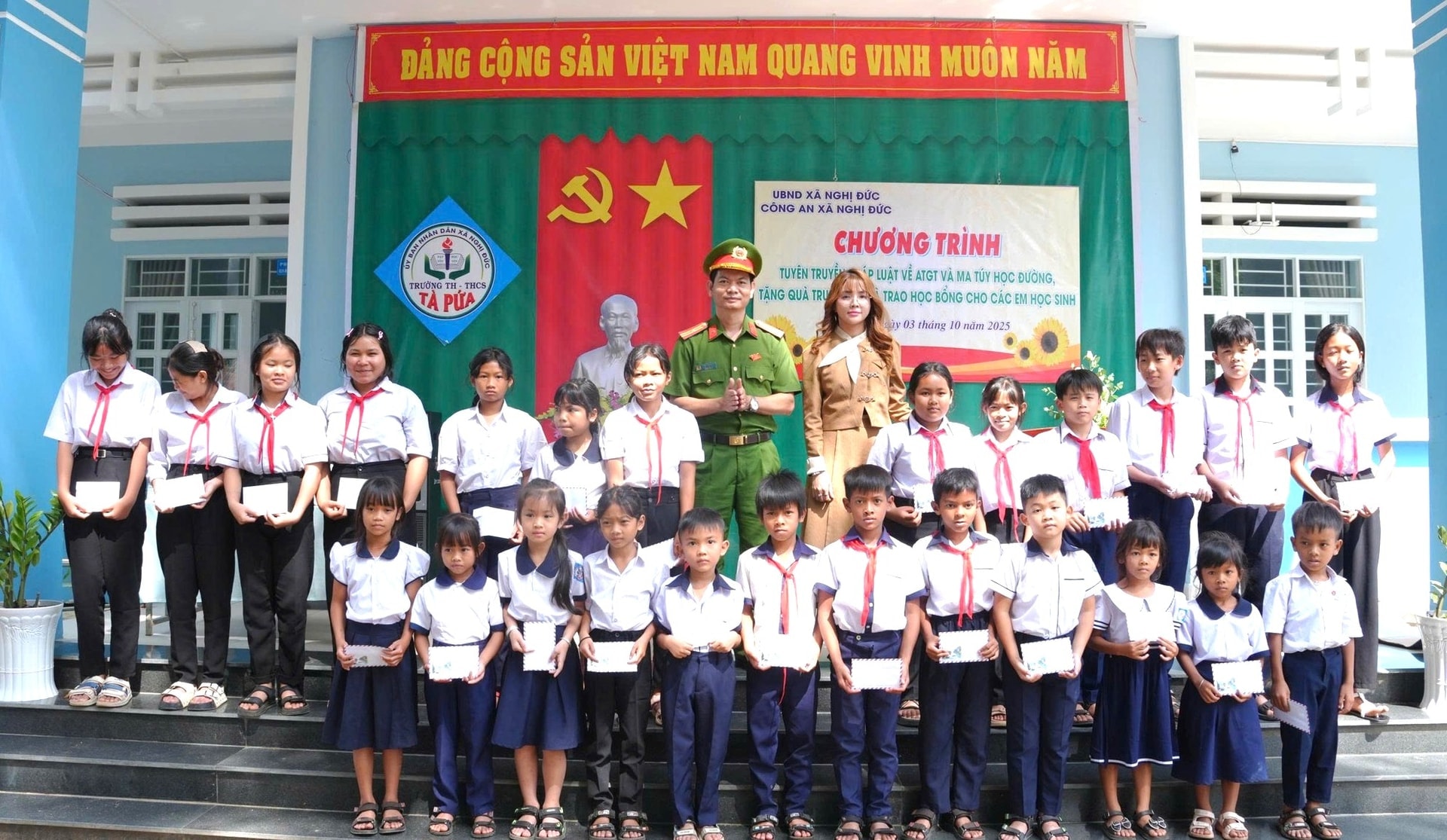 នគរបាលឃុំងីឌឹកបានរៀបចំកម្មវិធីយល់ដឹងផ្នែកច្បាប់ និងផ្តល់អាហារូបករណ៍ដល់សិស្សានុសិស្សនៃសាលាបឋមសិក្សា និងមធ្យមសិក្សាងីឌឹក។