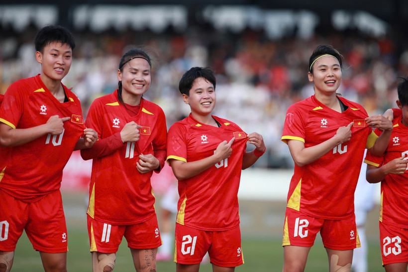Đội tuyển Nữ Việt Nam giành chiến thắng 5-0 trước Indonesia, qua đó giành quyền vào chơi trận chung kết SEA Games 33. (Ảnh: TTXVN)