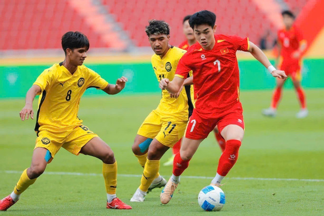 vna-potal-sea-games-33-hieu-minh-minh-phuc-lien-tiep-ghi-ban-u22-viet-nam-tam-dan-u22-malaysia-2-0-8464976.jpg