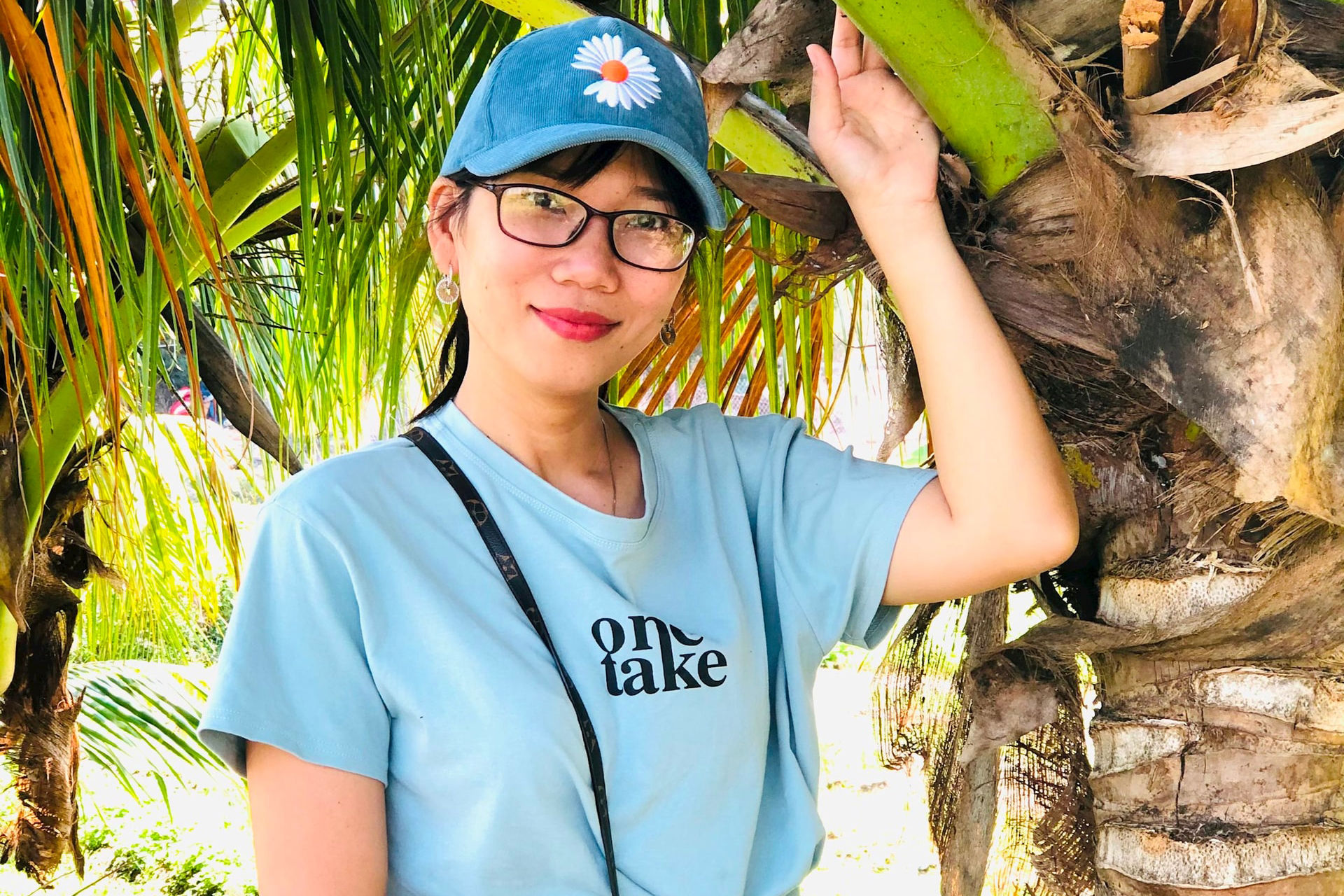 Hồng Trinh .