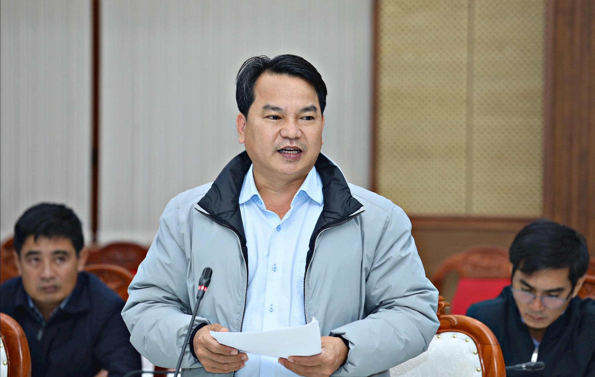 លោក ង្វៀន ញ៉ាន់ បាន នាយកក្រុមប្រឹក្សាភិបាលគ្រប់គ្រងគម្រោងវិនិយោគ និងសំណង់លេខ ១ បានរាយការណ៍អំពីវឌ្ឍនភាពនៃការចំណាយរបស់អង្គភាព។