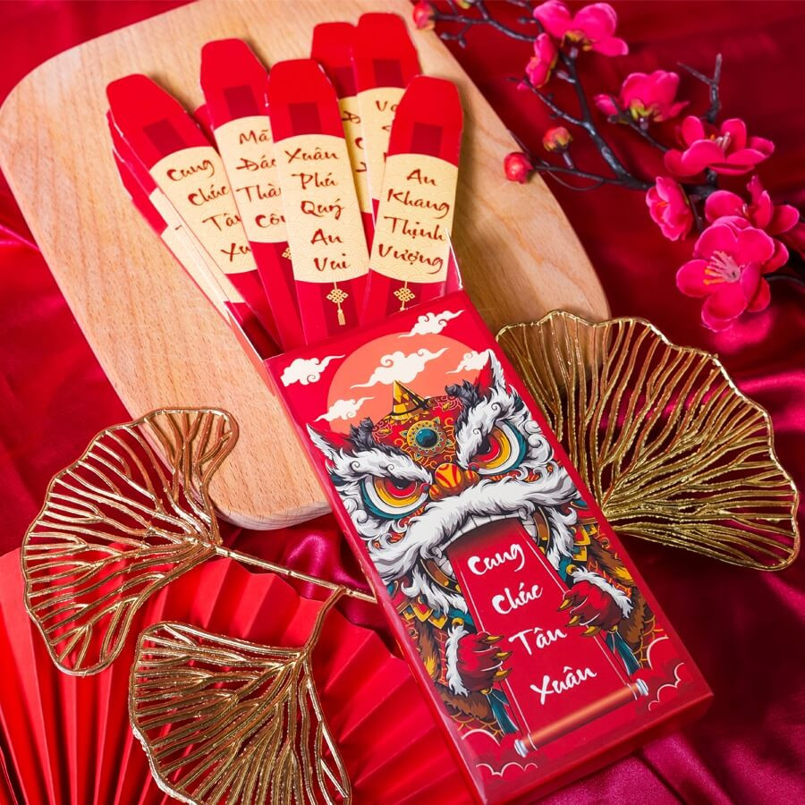 Tổ chức trò chơi để trao lì xì tạo không khí vui vẻ trong ngày Tết.