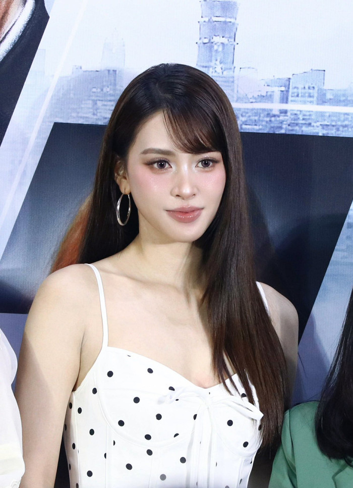 Bên cạnh đó, Tiểu Vy cũng vô tình nhận được một số bình luận cho rằng cô nên kiềm chế cảm xúc, không nên đưa chuyện cá nhân lên mạng xã hội. Ảnh: FBNV