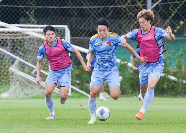 U22 Việt Nam nỗ lực tập luyện, chuẩn bị đối đầu U22 Philippines ở bán kết.