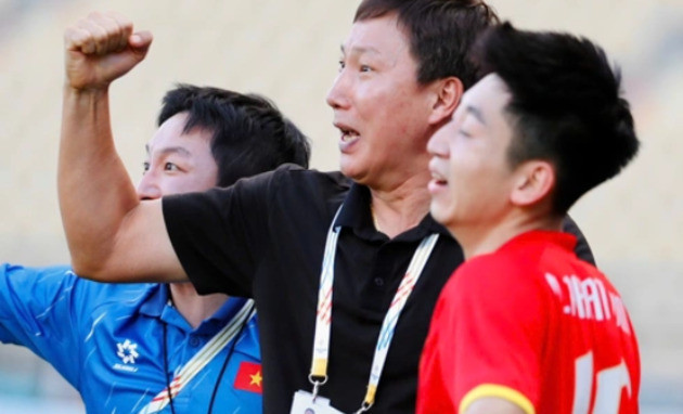 U22 Việt Nam vỡ òa cảm xúc với tấm vé vào chung kết.