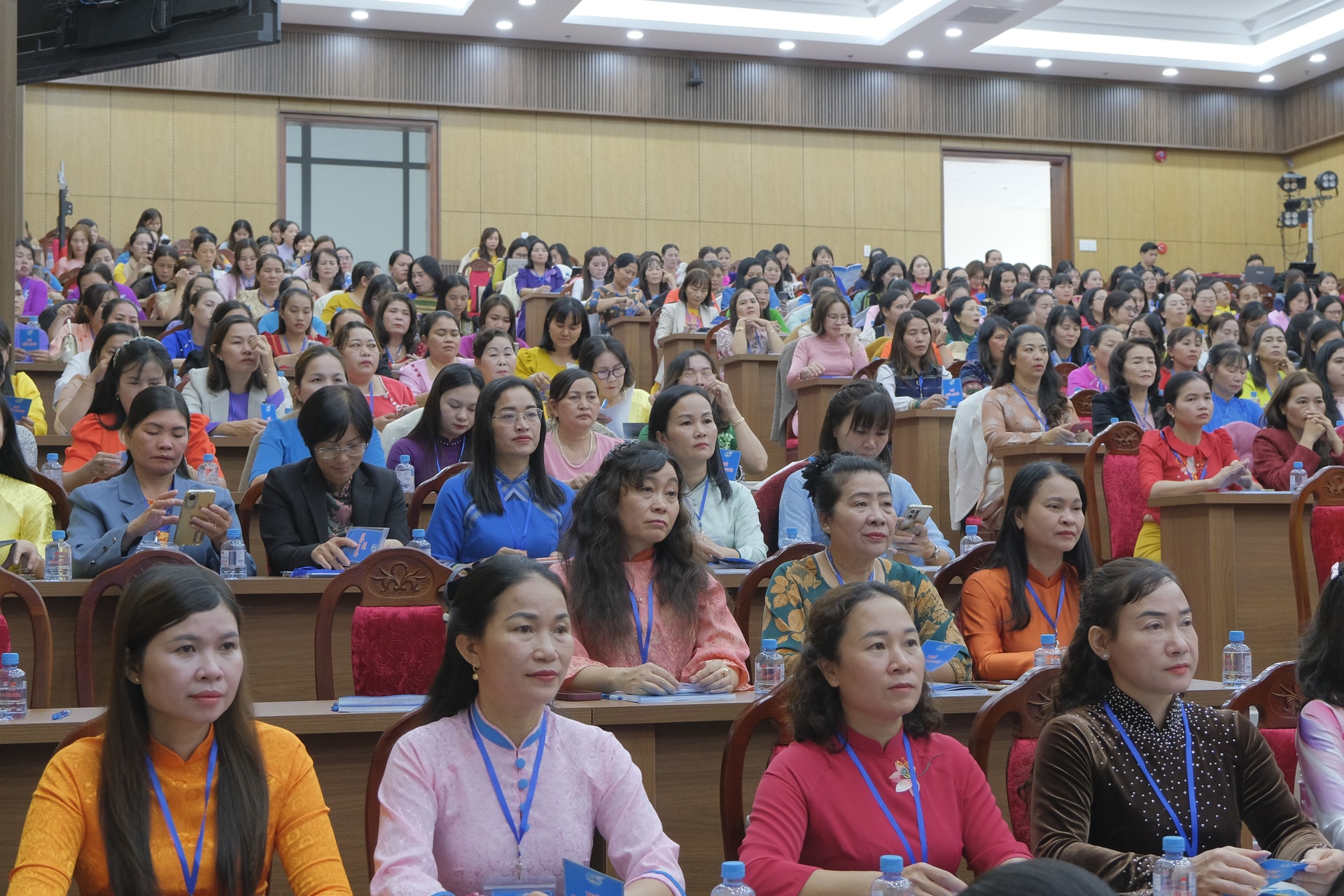 ប្រតិភូចំនួន ៣០០ នាក់បានចូលរួមសមាជ។